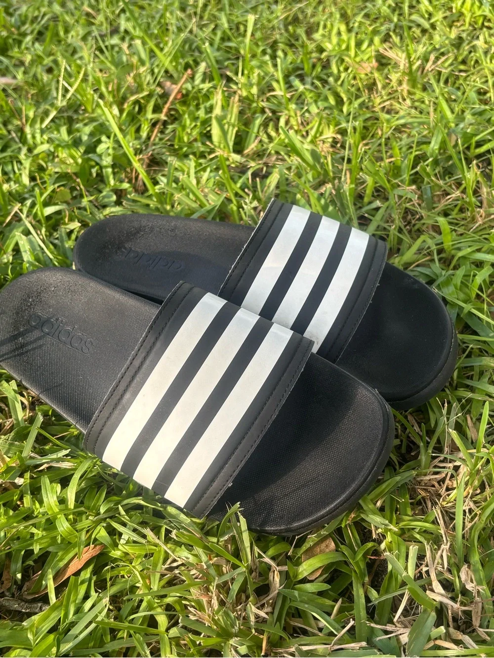 Adidas Adilette is the sports slippers  a size 8